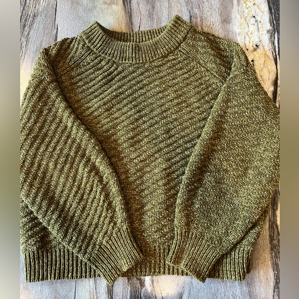 Universal Thread Chunky Cable Knit Sweater Olive green